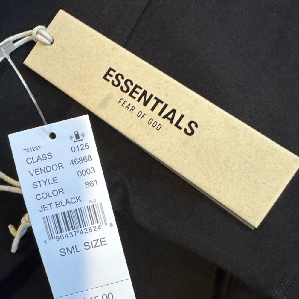 Essentials Fear of God jet black T-shirt